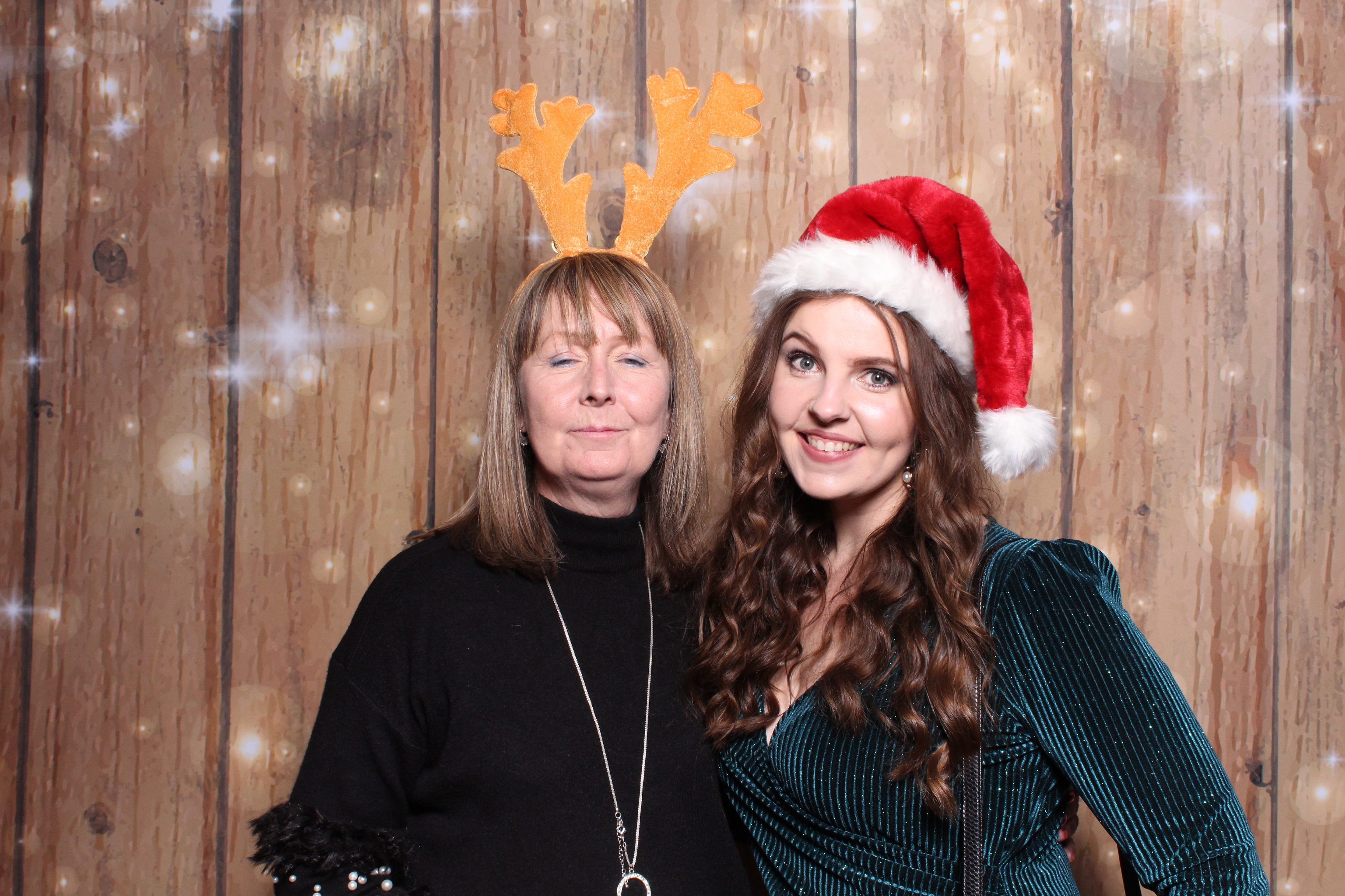 Tes Christmas party  | View more photos from the event at gallery.magicimages.uk/u/MagicImages/Tes-Christmas-party